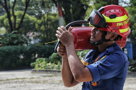 PELATIHAN PEMADAMAN KEBAKARAN
