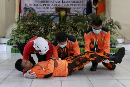 PELATIHAN DASAR PENCARIAN DAN PERTOLONGAN