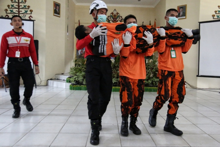 PELATIHAN DASAR PENCARIAN DAN PERTOLONGAN 