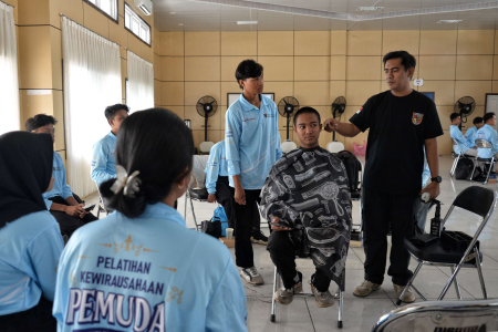 EDUKASI TEKNIK DASAR POTONG RAMBUT