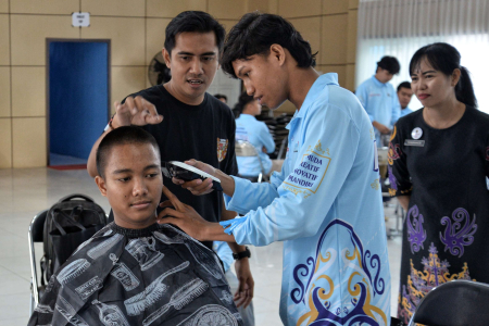 PRAKTIK POTONG RAMBUT