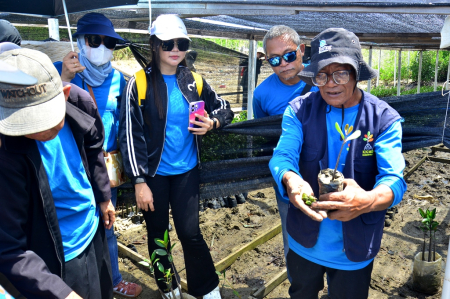 PELATIHAN PEMBIBITAN MANGROVE