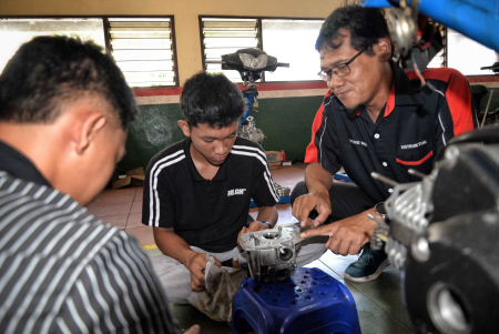 PELATIHAN SERVIS SEPEDA MOTOR KONVENSIONAL