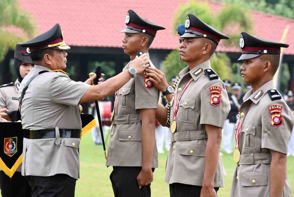 PEMASANGAN TANDA PANGKAT