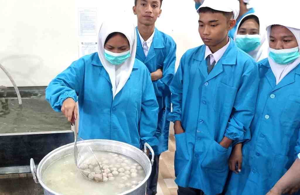 PEMBUATAN BAKSO TUNA