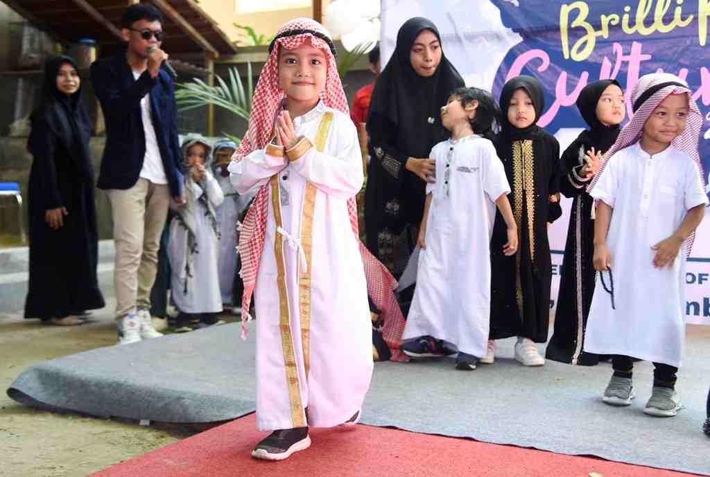 PERAGAAN BUSANA ARAB SAUDI