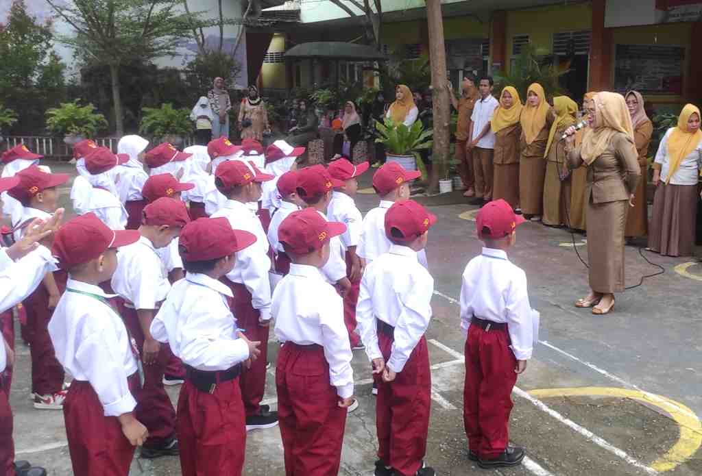 PERKENALAN GURU