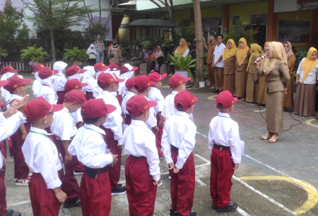 PERKENALAN GURU