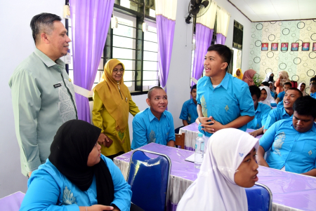 PERKENALAN KETUA OSIS