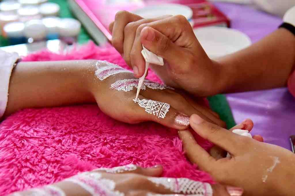 PRAKTIK MELUKIS TANGAN