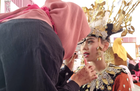 PRAKTIK MERIAS PENGANTIN