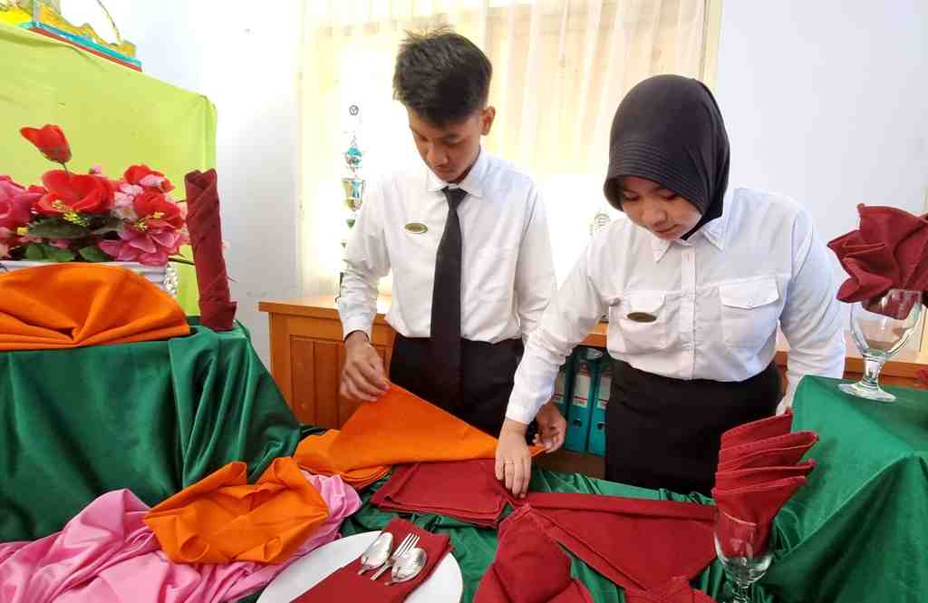 PRAKTIK MELIPAT SERBET