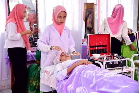 PRAKTIK PERAWATAN KECANTIKAN