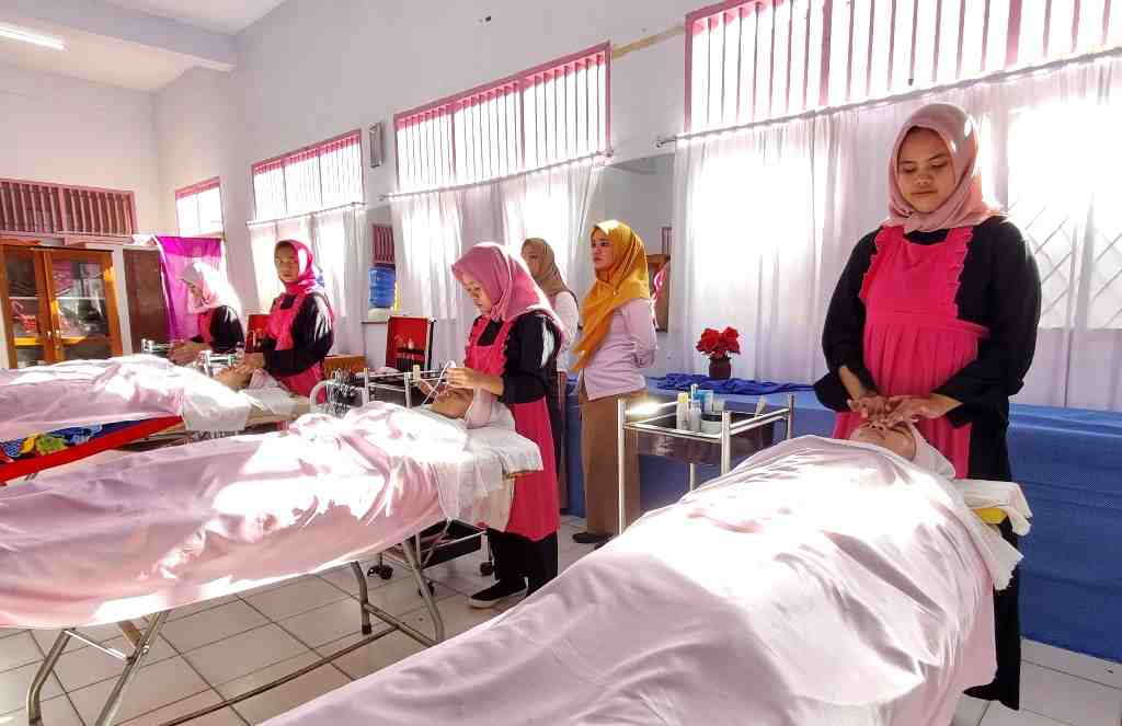 PROGRAM KEAHLIAN KECANTIKAN DAN SPA