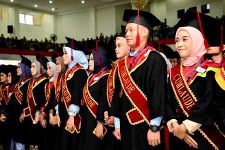 PROSESI WISUDA UNG