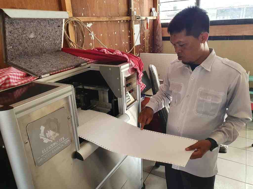 MENCETAK TULISAN BRAILLE