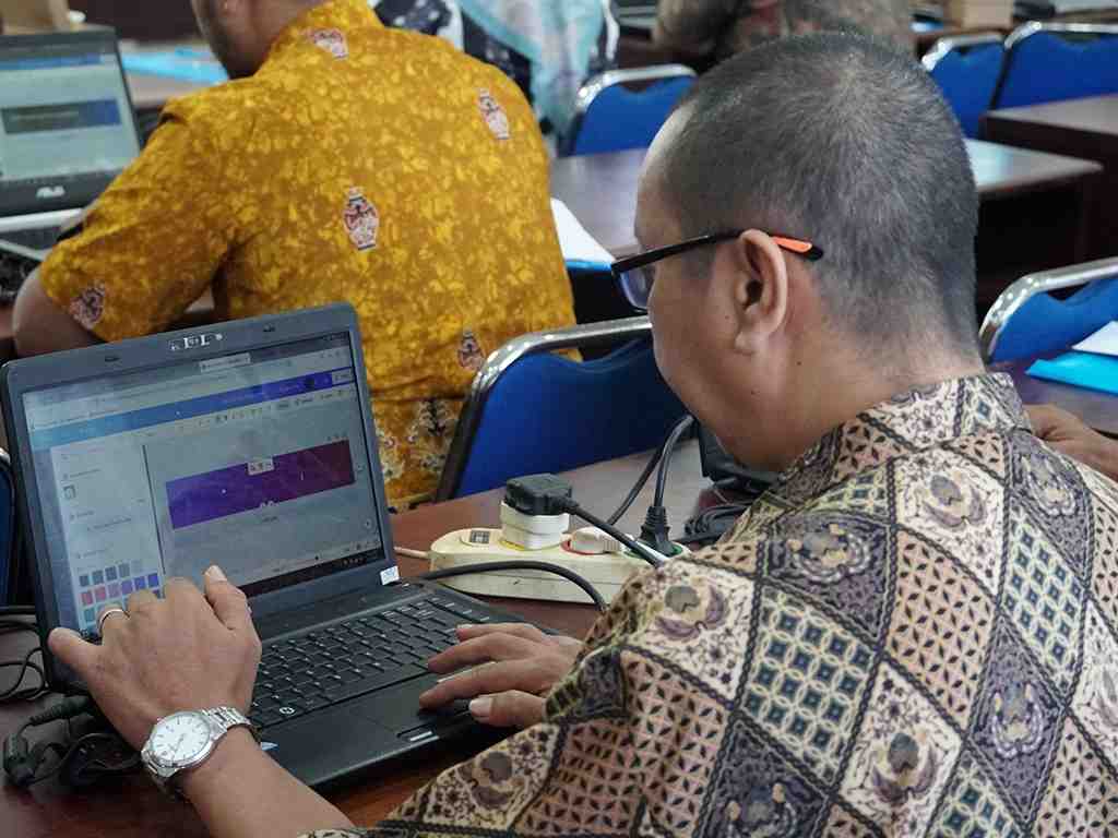 MEMBUAT KONTEN GRAFIS