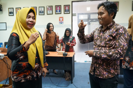 PELATIHAN ISYARAT KOMUNIKASI TUNAWICARA
