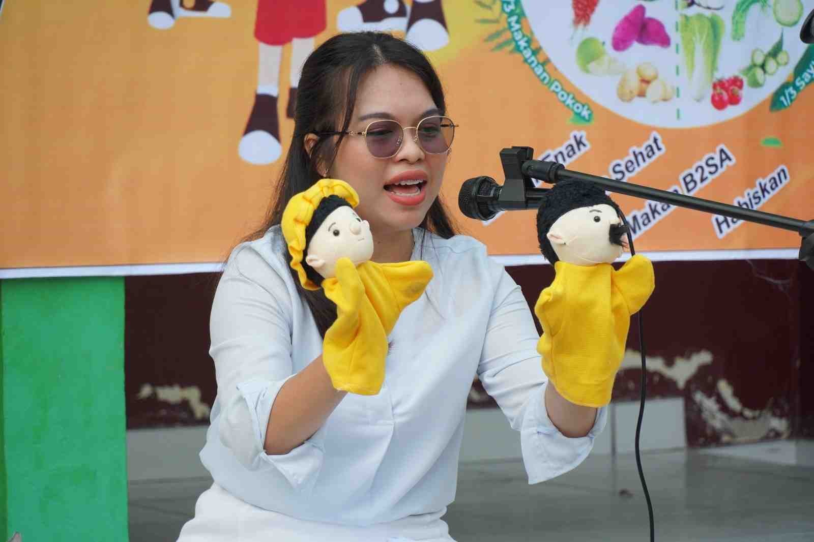 MENDONGENG MENGGUNAKAN BONEKA