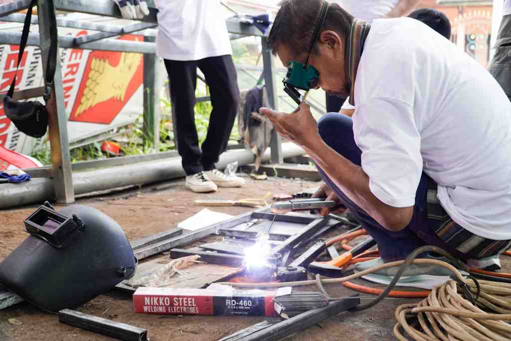 PRAKTIK LAS BESI 