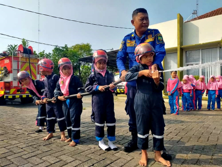 SIMULASI PEMADAMAN API