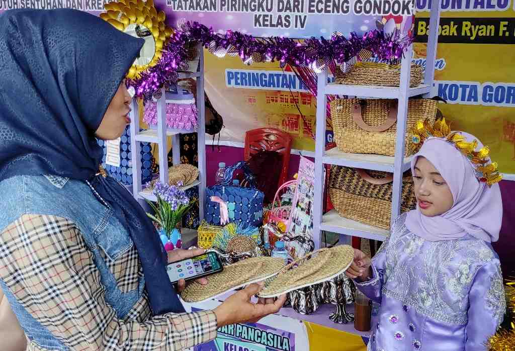 SANDAL ECENG GONDOK