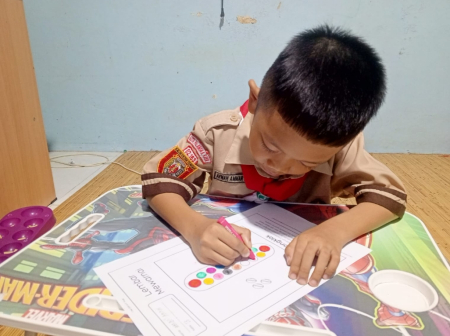 PRAKTEK MEWARNAI PJJ