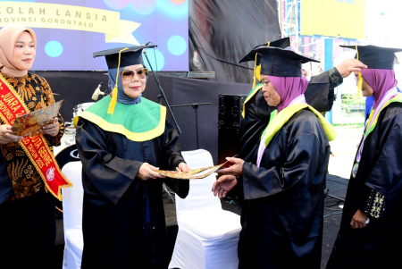 SEKOLAH LANSIA DI GORONTALO