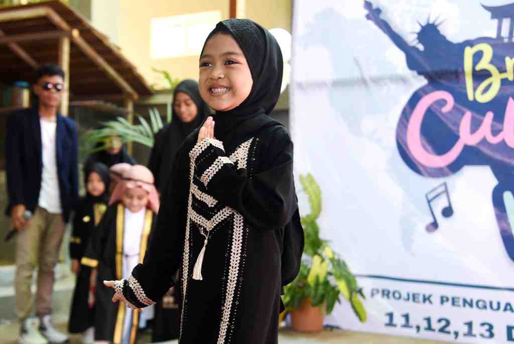 PERAGAAN BUSANA ARAB SAUDI