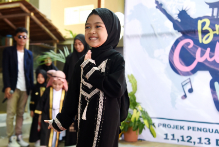 PERAGAAN BUSANA ARAB SAUDI