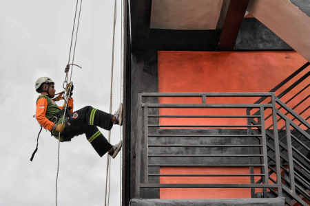 LAKUKAN RAPPELING