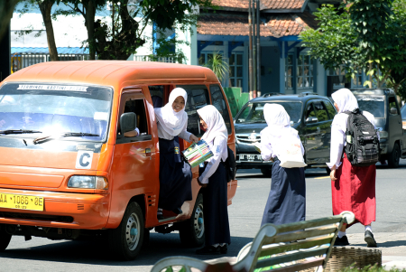 PELAJAR SUDAH DAPAT PINJAMAN BUKU PAKET 
