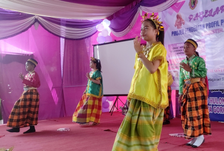 TARI MAPPADENDANG