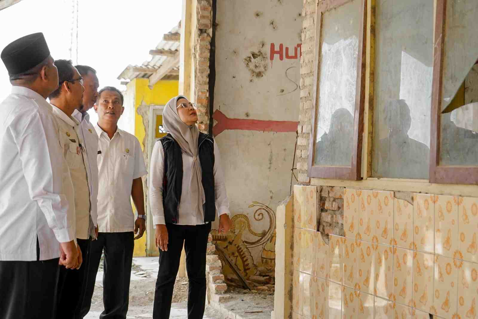 TINJAU KELAS SEKOLAH RUSAK