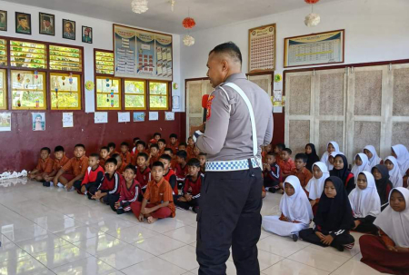 KUNJUNGAN POLISI KE SEKOLAH