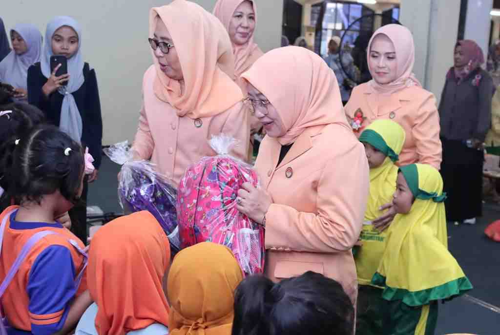 LOMBA MEWARNAI ANAK PAUD