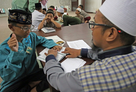 BELAJAR MENGAJI ANAK TUNA RUNGU