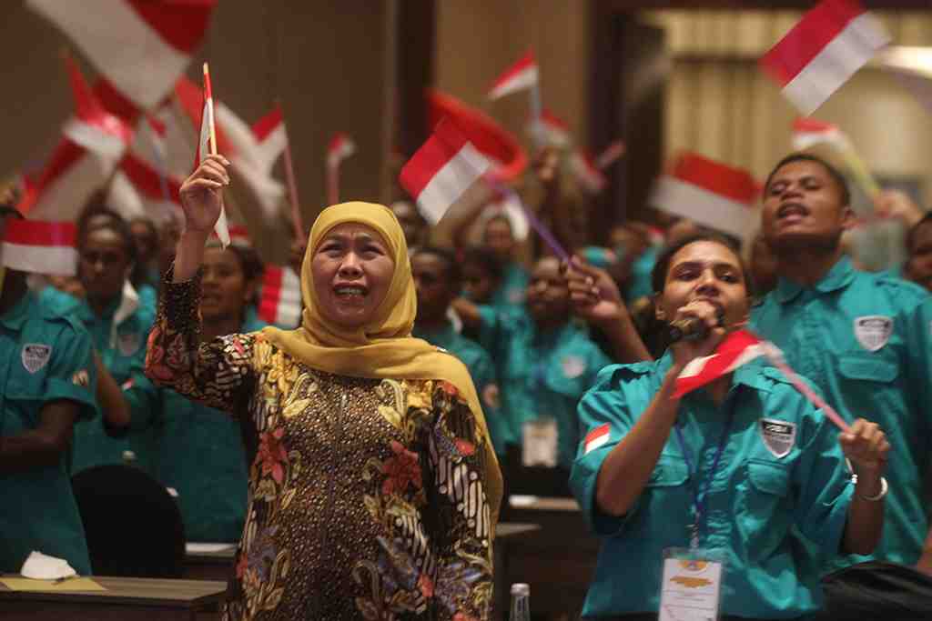 GUBERNUR JATIM SERAHKAN SISWA AFIRMASI PENDIDIKAN PAPUA