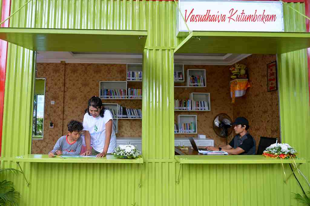 LAYANAN PERPUSTAKAAN SEMI KONTAINER