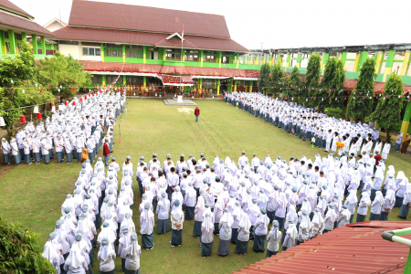 UPACARA BENDERA DAN SOSIALISASI BAHAYA NARKOBA