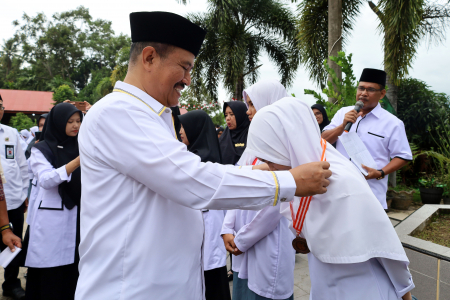  PENYERAHAN MEDALI KOMPETISI MATEMATIKA SAINS ONLINE