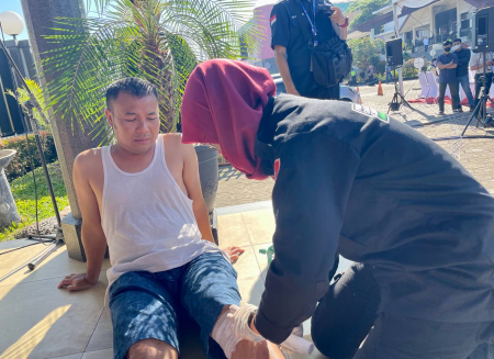 SIMULASI PENGOBATAN WARGA TENGGELAM