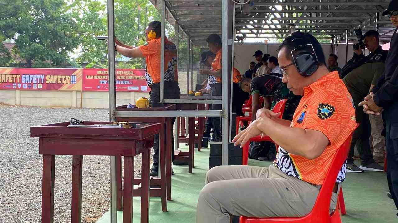 PERSIAPAN MENEMBAK