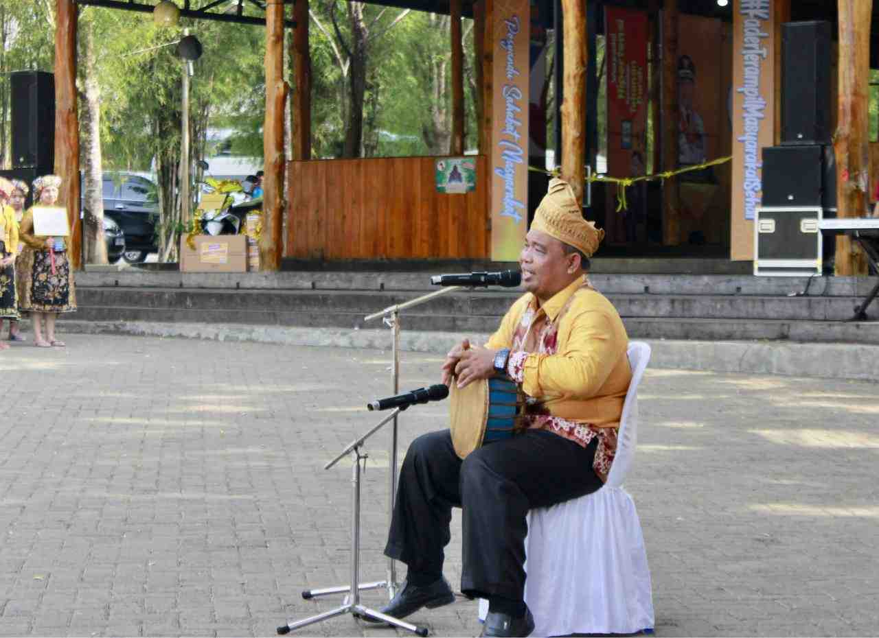 KESENIAN MADIHIN
