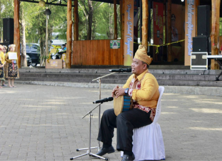 KESENIAN MADIHIN