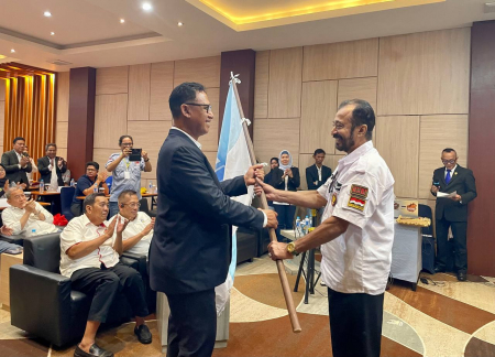 SERAHKAN BENDERA PATAKA