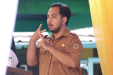 TERJEMAHKAN BAHASA ISYARAT