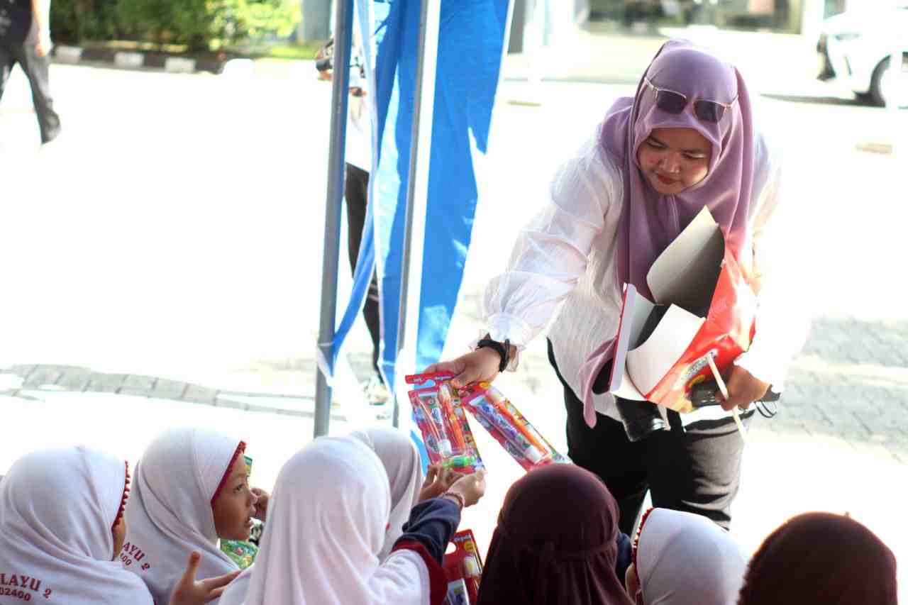 BAGIKAN SIKAT GIGI GRATIS
