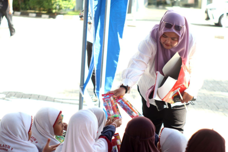 BAGIKAN SIKAT GIGI GRATIS