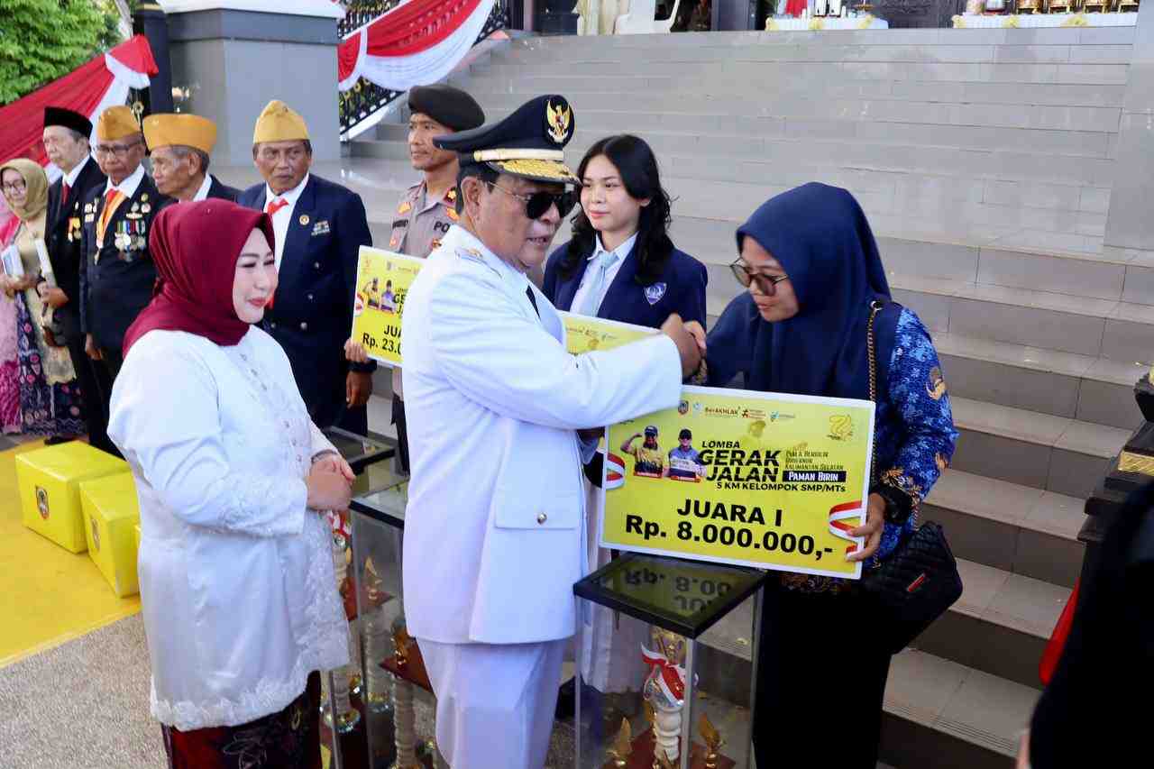 JUARA LOMBA GERAK JALAN 5 KM